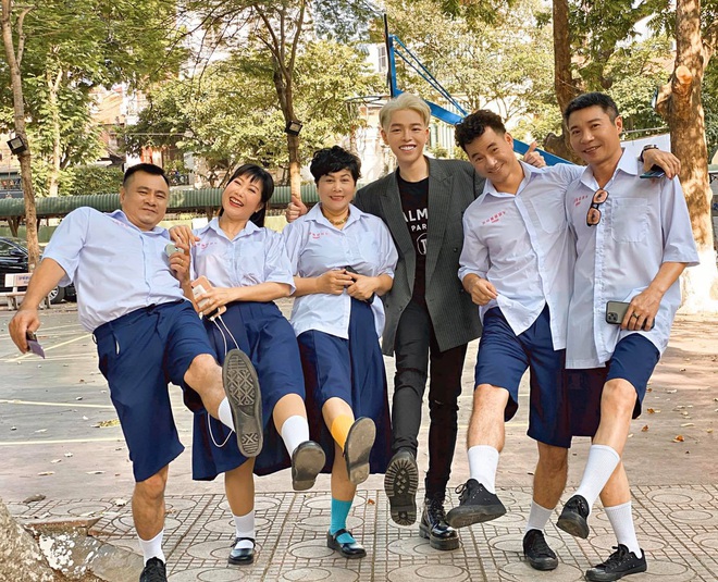 Ra MV bạc tỷ về thời học tr&ograve; Việt nhưng lại mặc đồng phục Th&aacute;i Lan, Đức Ph&uacute;c khiến d&acirc;n mạng đặt c&acirc;u hỏi to đ&ugrave;ng - Ảnh 5.