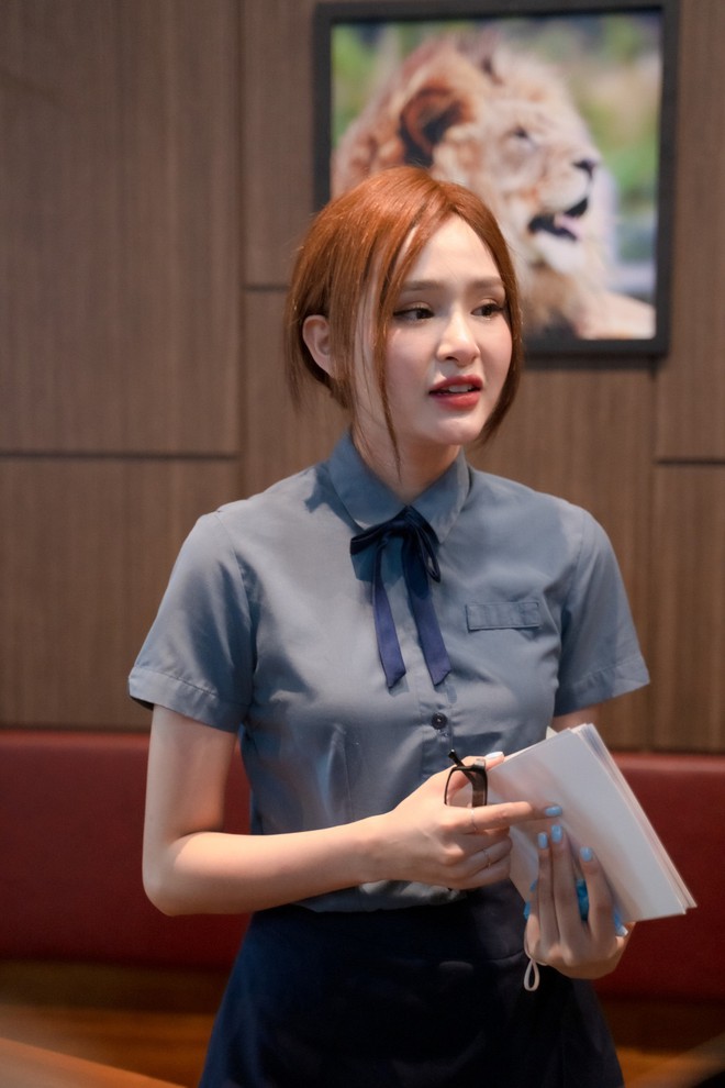 Hiền Hồ giả l&agrave;m nh&acirc;n vi&ecirc;n b&aacute;n v&eacute; xem phim, bị bắt trộm v&iacute; tiền chọc đi&ecirc;n kh&aacute;ch - Ảnh 10.