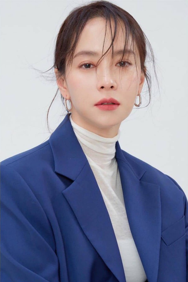 Cắt m&aacute;i sương sương đổi gi&oacute;, mợ ngố Song Ji Hyo g&acirc;y b&atilde;o với diện mạo hack tuổi đỉnh cao: Ai ngờ chị đ&atilde; đạt ngưỡng U40? - Ảnh 4.