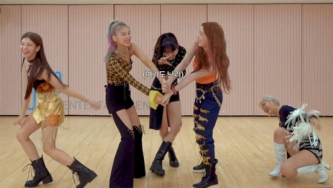 ITZY loạn cào cào khi đổi vũ đạo cho nhau, chỉ mình Yeji vẫn xử lý ngon ơ, main vocal lại đặc biệt lóng ngóng - Ảnh 2.