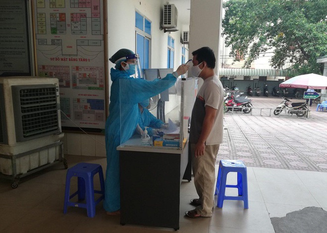 5 nh&acirc;n vi&ecirc;n y tế ở Hải Dương tiếp x&uacute;c gần BN 1045 &acirc;m t&iacute;nh với SARS-CoV-2 - Ảnh 1.