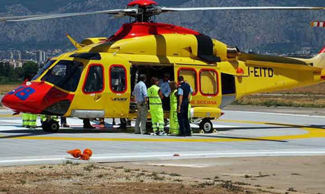 Thai phụ mắc COVID-19 sinh con tr&ecirc;n trực thăng - Ảnh 1.