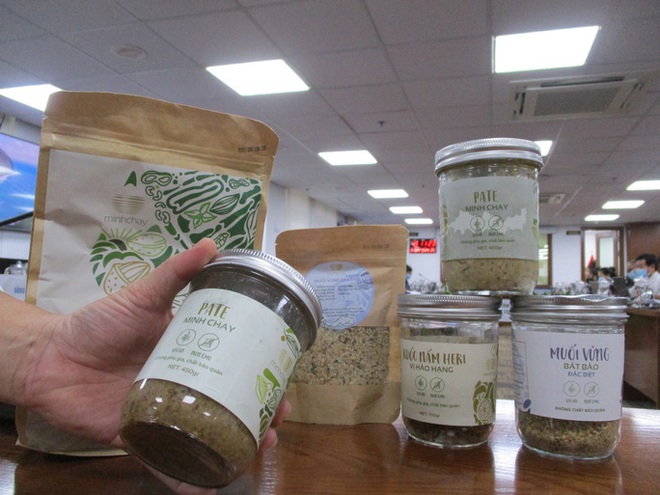 Cả ng&agrave;n hộp pate Minh Chay chưa thu hồi được tại TP.HCM - Ảnh 1.