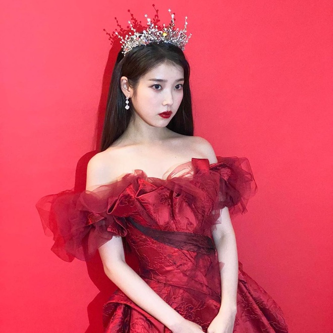 IU - cô gái sinh ra là để khoác những chiếc đầm công chúa lộng lẫy, khí  chất bao năm không hề suy giảm