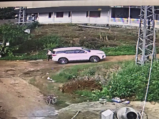 Cho con mới sinh rồi h&ocirc; ho&aacute;n bị bắt c&oacute;c - Ảnh 1.