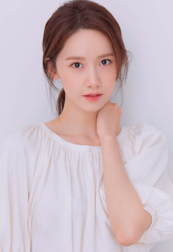 Nữ thần Yoona lồng lộn lên 7 bìa tạp chí đặc biệt, nhưng lại gây tranh cãi vì bị &quot;dìm&quot; với đôi mắt trợn trừng đến lạ - Ảnh 9.