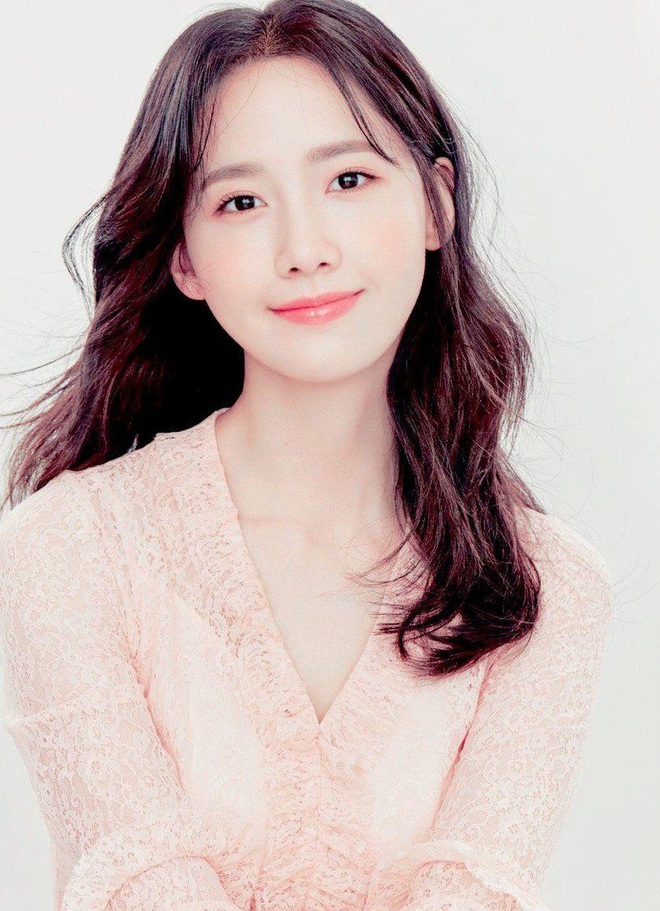 Nữ thần Yoona lồng lộn lên 7 bìa tạp chí đặc biệt, nhưng lại gây tranh cãi vì bị &quot;dìm&quot; với đôi mắt trợn trừng đến lạ - Ảnh 9.