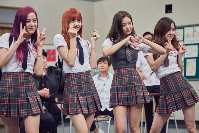 Netizen chỉ ra thời đỉnh cao mặc đẹp và xuống đáy mặc xấu của 3 girl group  hàng đầu, Black Pink đẹp thế sao vẫn bị chê?