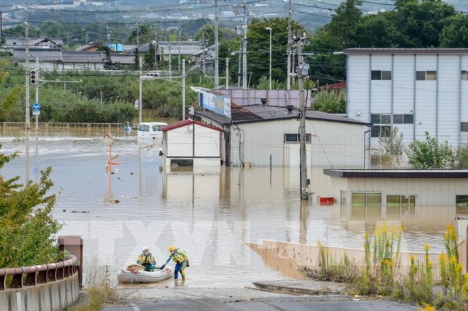Nhật Bản sơ tán hàng nghìn người dân trước nguy cơ từ bão Haishen - Ảnh 1.