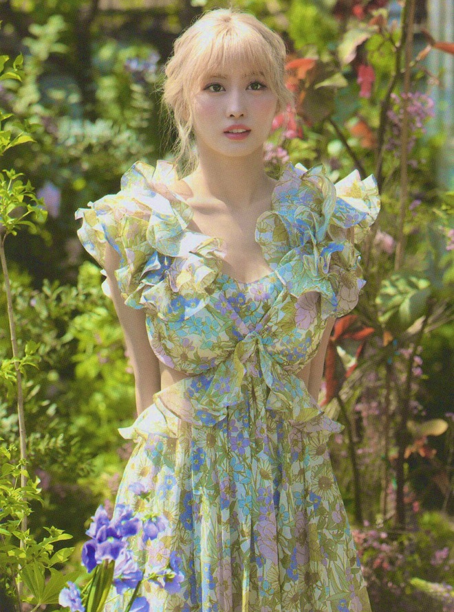 Biết Momo (TWICE) c&oacute; v&ograve;ng 1 đầy đặn, stylist ra tay sửa v&aacute;y đầy tinh tế để c&ocirc; kh&ocirc;ng hở &aacute;c liệt như Ros&eacute; (BLACKPINK) - Ảnh 4.