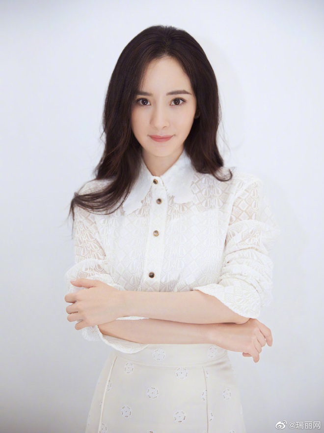 Đụng v&aacute;y với Seo Ye Ji, Dương Mịch đ&atilde; gặp kỳ ph&ugrave;ng địch thủ: Bị lấn &aacute;t ho&agrave;n to&agrave;n về độ sang chảnh - Ảnh 7.