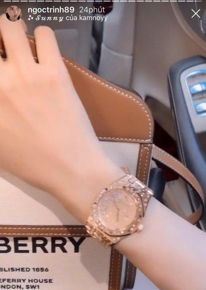 Ngọc Trinh vừa “chốt đơn” đồng hồ 1,8 tỷ nhanh gọn nhưng đây chưa phải chiếc đắt nhất trong BST đồng hồ của cô - Ảnh 2.