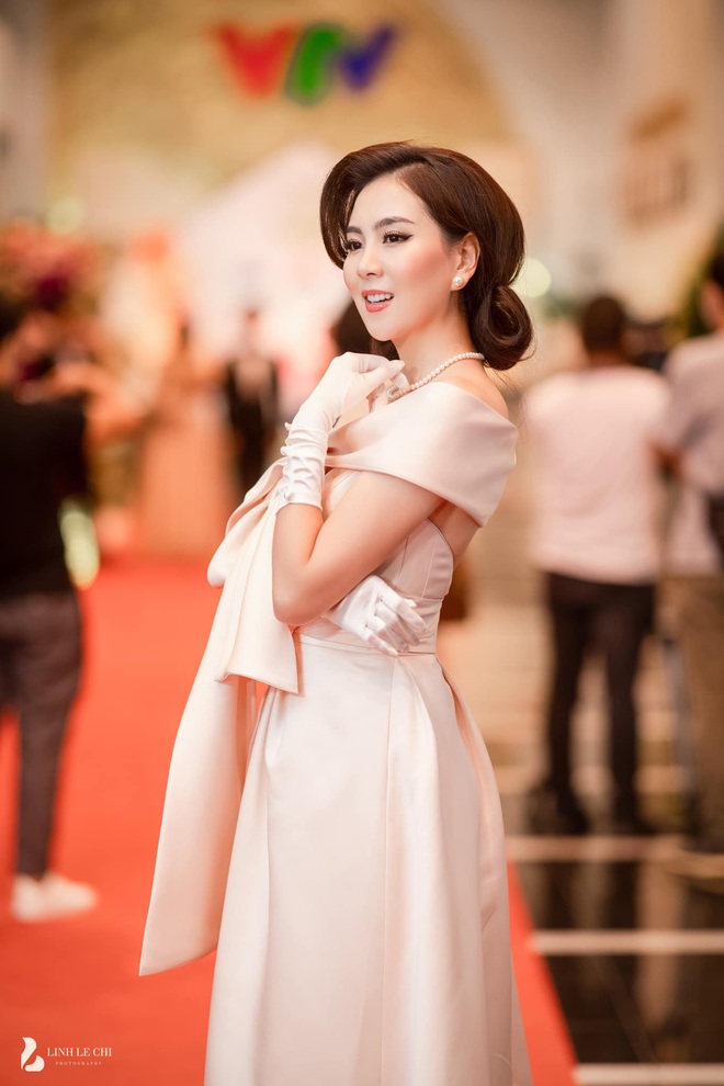 MC Mai Ngọc bị nghi bỏ về nh&agrave; 40 ph&uacute;t trước khi VTV Awards kết th&uacute;c để tiệc t&ugrave;ng với hội bạn, ch&iacute;nh chủ l&ecirc;n tiếng! - Ảnh 3.
