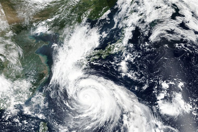Siêu bão mạnh kỷ lục Haishen chuẩn bị đổ bộ Nhật Bản - Ảnh 1.