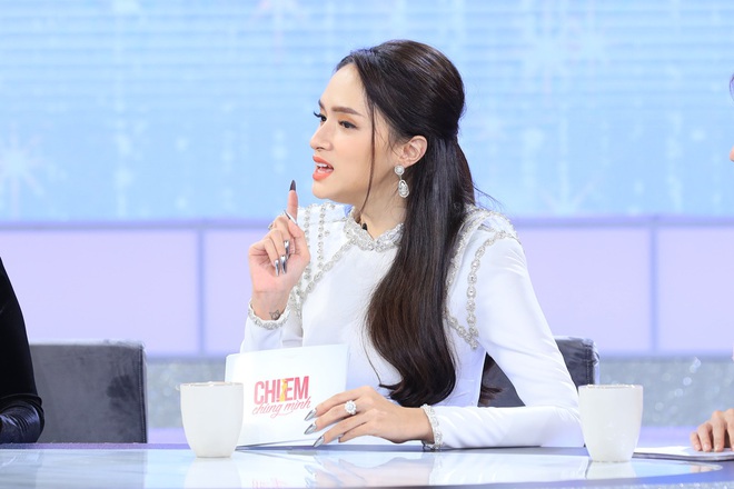 Hương Giang từng n&oacute;ng mắt khi nh&igrave;n nữ sinh cấp 3 được mặc &aacute;o d&agrave;i - Ảnh 2.