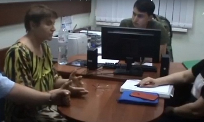 Thi thể b&eacute; trai phủ đầy b&ecirc; t&ocirc;ng dưới hầm tối tố c&aacute;o tội &aacute;c của b&agrave; mẹ giả vờ đau khổ đi t&igrave;m con, con lớn biết chuyện nhưng một mực b&ecirc;nh hung thủ - Ảnh 4.