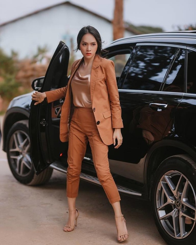Hương Giang l&uacute;c n&agrave;o cũng chanh sả nhờ diện blazer cực kh&eacute;o, c&aacute;c n&agrave;ng h&oacute;ng ngay để l&ecirc;n hạng phong c&aacute;ch - Ảnh 6.