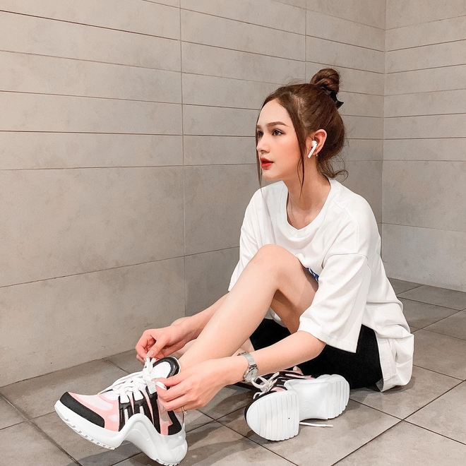 Xemesis và Xoài Non không chỉ là cặp đôi thiếu gia - hotgirl đẹp nhất làng game, đây còn là những con nghiện sneakers thứ thiệt - Ảnh 11.