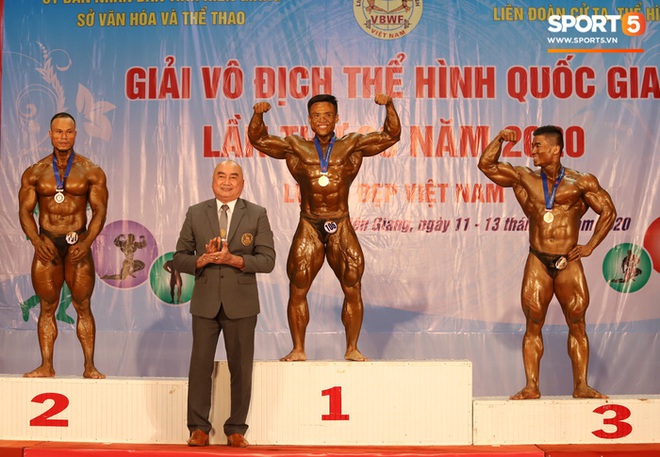 Từ 146 kg, chàng trai béo phì lột xác thành nhà vô địch tuyệt đối ở Giải thể hình danh giá nhất Việt Nam - Ảnh 14.