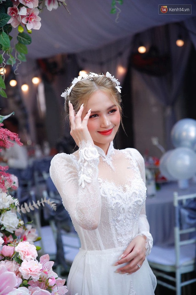 Cô dâu của streamer giàu nhất Việt Nam có khác, Xoài Non makeup cực long  lanh, để tóc búi sang chảnh như gái Pháp 