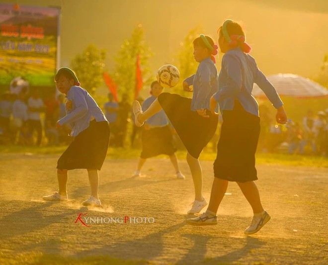 Bộ ảnh thú vị về trận bóng không có thẻ vàng, thẻ đỏ của những phụ nữ dân tộc Sán Chỉ - Ảnh 8.