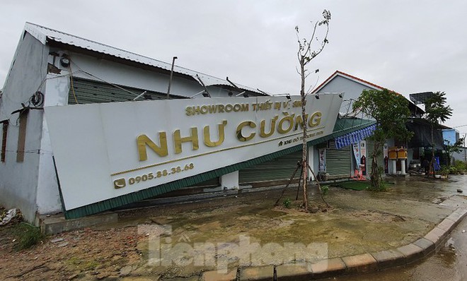 Bão Vamco đổ bộ vào đất liền: Các tỉnh miền Trung gió giật kinh hoàng, đảo Cồn Cỏ bị cắt đứt hoàn toàn liên lạc - Ảnh 6.