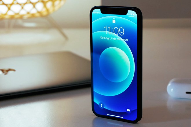 iPhone 12 mini dính lỗi màn hình khóa, cộng đồng quốc tế hoang mang trên nhiều diễn đàn Apple, MacRumors, Reddit - Ảnh 1. iPhone 12 mini dính lỗi màn hình khóa, cộng đồng quốc tế hoang mang trên nhiều diễn đàn Apple, MacRumors, Reddit - Ảnh 1.