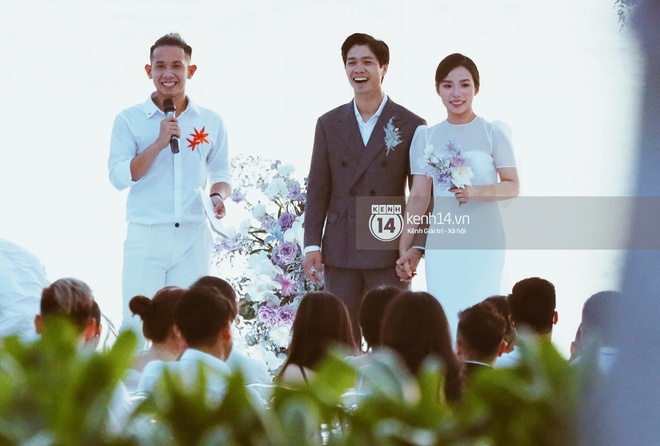 Bộ ảnh hôn lễ đẹp nức nở của Công Phượng - Viên Minh tại Phú Quốc: Nụ cười vỡ òa, cái nắm tay thật hơn bất cứ câu chuyện ngôn tình nào! - Ảnh 8. Bộ ảnh hôn lễ đẹp nức nở của Công Phượng - Viên Minh tại Phú Quốc: Nụ cười vỡ òa, cái nắm tay thật hơn bất cứ câu chuyện ngôn tình nào! - Ảnh 8.