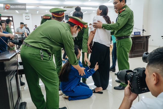 Bốn lần quỳ lạy, chắp tay xin lỗi của người mẹ bạo hành con đến chết: Không 1 lần nào lời xin lỗi dành cho bé M. - Ảnh 5.