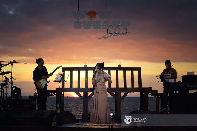 Những khoảnh khắc đẹp nhất tại WOW Sunset Show: Lê Hiếu chilling cùng khán giả, Nguyên Hà diễn live album trước biển hoàng hôn - Ảnh 16.