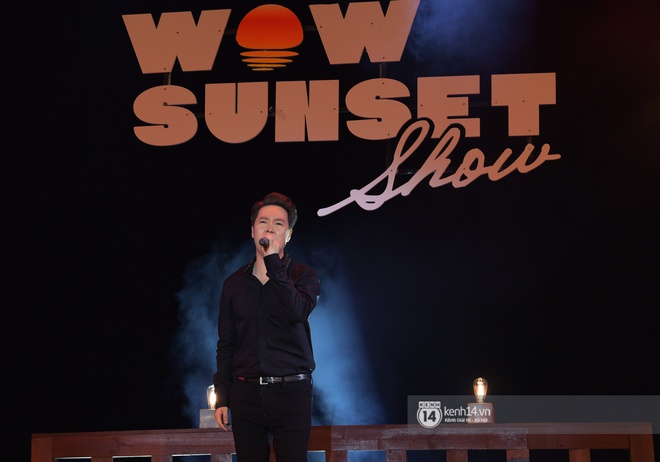 Những khoảnh khắc đẹp nhất tại WOW Sunset Show: Lê Hiếu chilling cùng khán giả, Nguyên Hà diễn live album trước biển hoàng hôn - Ảnh 12.
