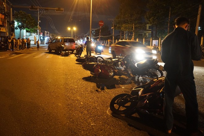 Tài xế lái ô tô tông cả chục xe máy tại giao lộ ở Sài Gòn khai không sử dụng chất kích thích - Ảnh 2.