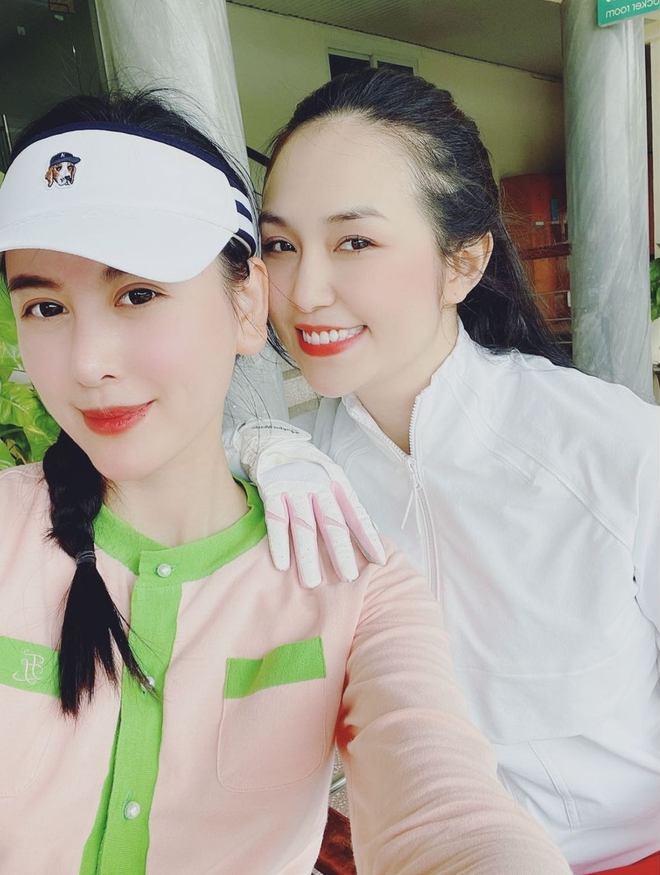 Hà Lade và vợ Tuấn Hưng đụng độ trên sân golf: Ai chơi giỏi hơn chưa biết nhưng đều xinh rồi đó - Ảnh 1.