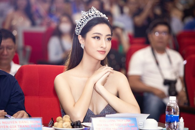 Đỗ Thị Hà đăng quang: ĐH Ngoại thương sẽ mất vị thế “lò đào tạo hoa hậu” trước Kinh tế Quốc dân? - Ảnh 3.
