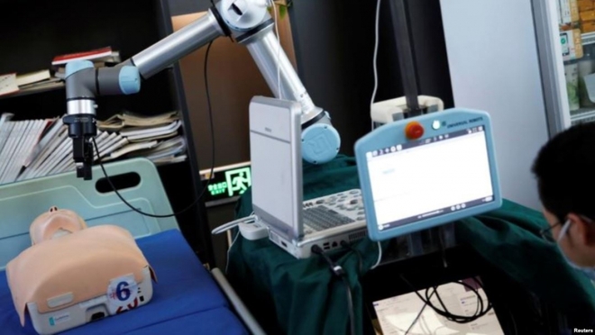  Trung Quốc thực hiện thành công ca phẫu thuật ung thư sử dụng robot  - Ảnh 1.