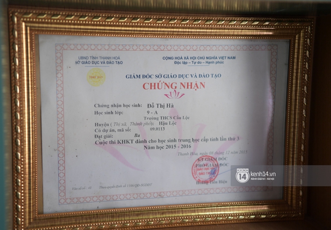 Độc quyền: Cận cảnh phòng riêng và loạt bằng khen của Hoa hậu Việt Nam Đỗ Thị Hà trong cơ ngơi rộng hàng trăm m2 ở Thanh Hoá - Ảnh 7. Độc quyền: Cận cảnh phòng riêng và loạt bằng khen của Hoa hậu Việt Nam Đỗ Thị Hà trong cơ ngơi rộng hàng trăm m2 ở Thanh Hoá - Ảnh 7.