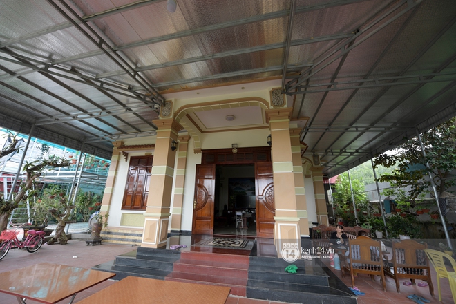 Độc quyền: Cận cảnh phòng riêng và loạt bằng khen của Hoa hậu Việt Nam Đỗ Thị Hà trong cơ ngơi rộng hàng trăm m2 ở Thanh Hoá - Ảnh 12. Độc quyền: Cận cảnh phòng riêng và loạt bằng khen của Hoa hậu Việt Nam Đỗ Thị Hà trong cơ ngơi rộng hàng trăm m2 ở Thanh Hoá - Ảnh 12.