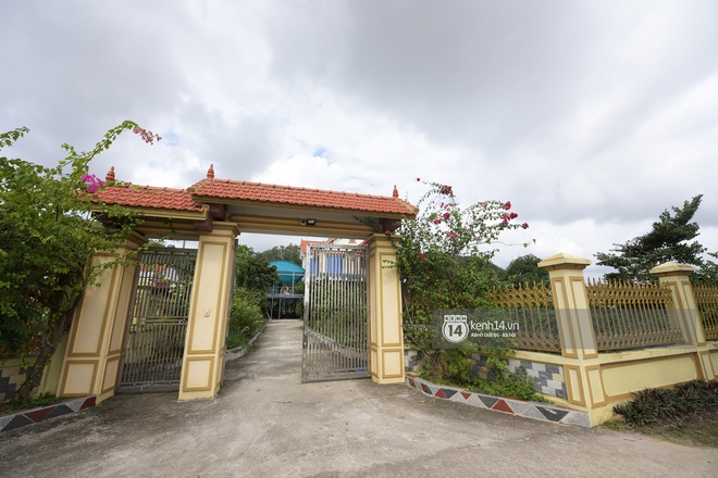 Độc quyền: Cận cảnh phòng riêng và loạt bằng khen của Hoa hậu Việt Nam Đỗ Thị Hà trong cơ ngơi rộng hàng trăm m2 ở Thanh Hoá - Ảnh 3. Độc quyền: Cận cảnh phòng riêng và loạt bằng khen của Hoa hậu Việt Nam Đỗ Thị Hà trong cơ ngơi rộng hàng trăm m2 ở Thanh Hoá - Ảnh 3.