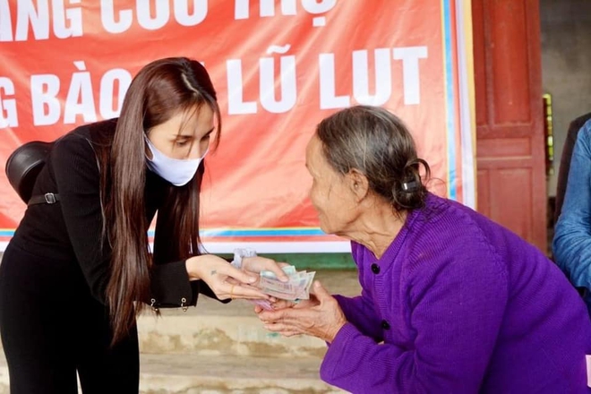 Thuỷ Tiên chốt lại 40 ngày cứu trợ miền Trung: Công khai mục đích chi 178 tỷ đồng kèm gần 30 giấy tờ và chi tiết hơn 4 tỷ tự đóng góp - Ảnh 3. Thuỷ Tiên chốt lại 40 ngày cứu trợ miền Trung: Công khai mục đích chi 178 tỷ đồng kèm gần 30 giấy tờ và chi tiết hơn 4 tỷ tự đóng góp - Ảnh 3.