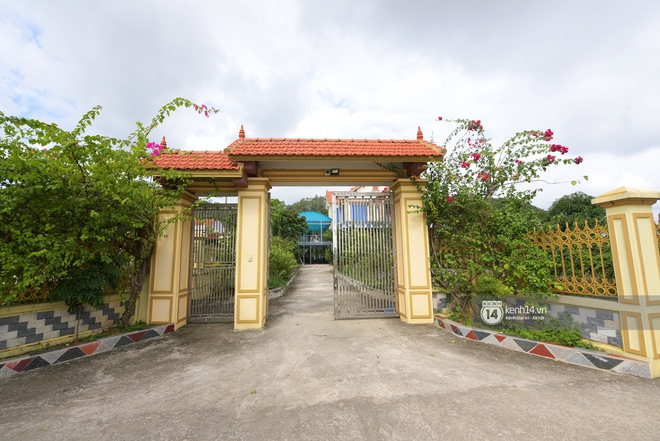 Độc quyền: Cận cảnh phòng riêng và loạt bằng khen của Hoa hậu Việt Nam Đỗ Thị Hà trong cơ ngơi rộng hàng trăm m2 ở Thanh Hoá - Ảnh 10. Độc quyền: Cận cảnh phòng riêng và loạt bằng khen của Hoa hậu Việt Nam Đỗ Thị Hà trong cơ ngơi rộng hàng trăm m2 ở Thanh Hoá - Ảnh 10.