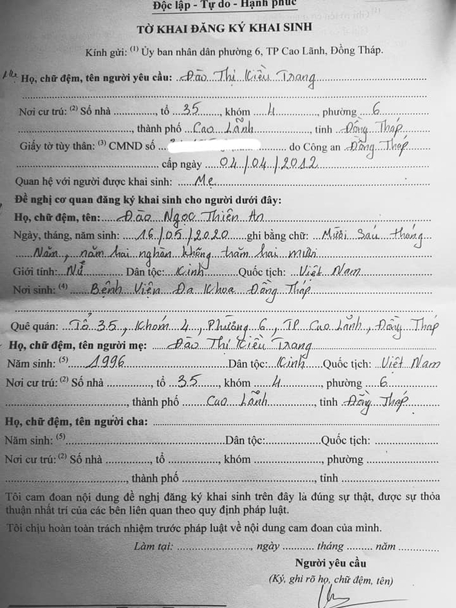 Người đàn ông đầu tiên tại Việt Nam mang bầu chia sẻ hình ảnh đi làm giấy khai sinh cho con nhưng phần ghi tên người mẹ gây bất ngờ hơn cả - Ảnh 3.