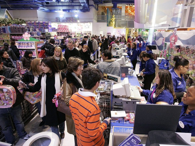 Những câu chuyện chứng minh Black Friday tạo ra một thế giới điên rồ và cuồng loạn nhất, theo lời kể của các nhân viên bán hàng - Ảnh 2. Những câu chuyện chứng minh Black Friday tạo ra một thế giới điên rồ và cuồng loạn nhất, theo lời kể của các nhân viên bán hàng - Ảnh 2.