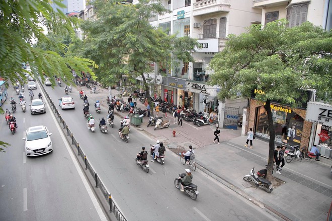 Mua sắm ngày Black Friday:  Đường phố trung tâm Sài Gòn ùn tắc vì khách đổ về các TTTM ngày càng đông - Ảnh 2.