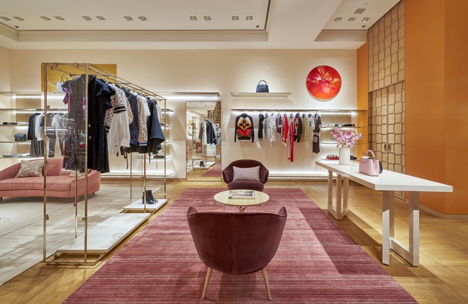 Louis Vuitton “thắp sáng” thủ đô Hà Nội với cửa hàng mới: Hoành tráng hơn,  lộng lẫy hơn