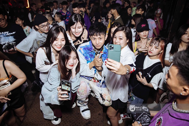 Nguyên gang OTD chơi lớn tặng iPhone 12 mừng sinh nhật Lăng LD, hai thí sinh Rap Việt bất ngờ đến góp vui - Ảnh 3. Nguyên gang OTD chơi lớn tặng iPhone 12 mừng sinh nhật Lăng LD, hai thí sinh Rap Việt bất ngờ đến góp vui - Ảnh 3.