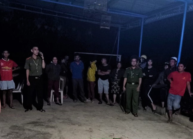Nổ súng trong đêm khiến 4 người thương vong ở Quảng Nam: Nghi phạm và nạn nhân vừa đi hát karaoke với nhau - Ảnh 2. Nổ súng trong đêm khiến 4 người thương vong ở Quảng Nam: Nghi phạm và nạn nhân vừa đi hát karaoke với nhau - Ảnh 2.