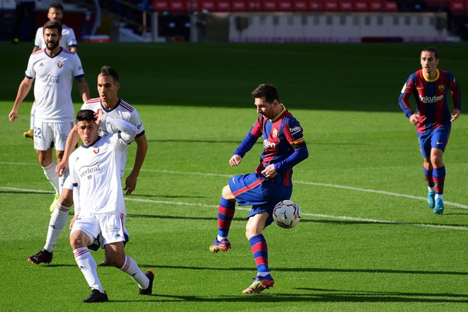 Barca đại thắng 4-0, Messi ghi bàn và mặc chiếc áo tri ân Maradona - Ảnh 2.