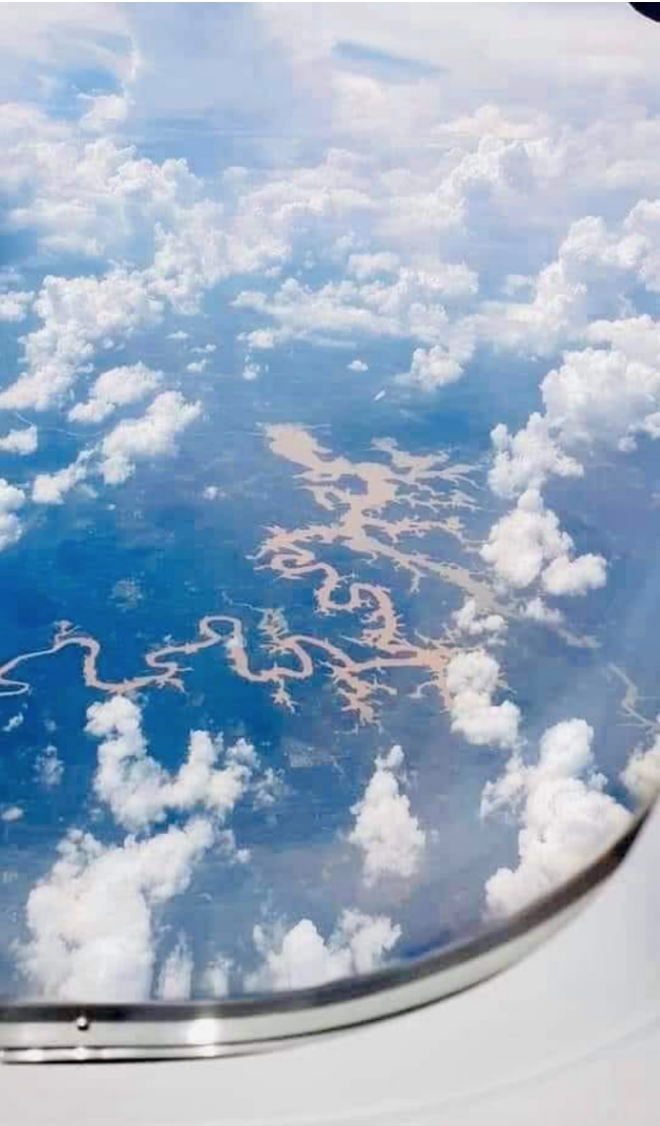 Sông rồng: Hãy cùng chiêm ngưỡng vẻ đẹp hoang sơ của sông Rồng trong hình ảnh đầy bí ẩn và lôi cuốn này. Đây là một trong những sông đẹp và hấp dẫn nhất tại Việt Nam, bạn sẽ không thể rời mắt khỏi từng khung cảnh tuyệt đẹp của nó.