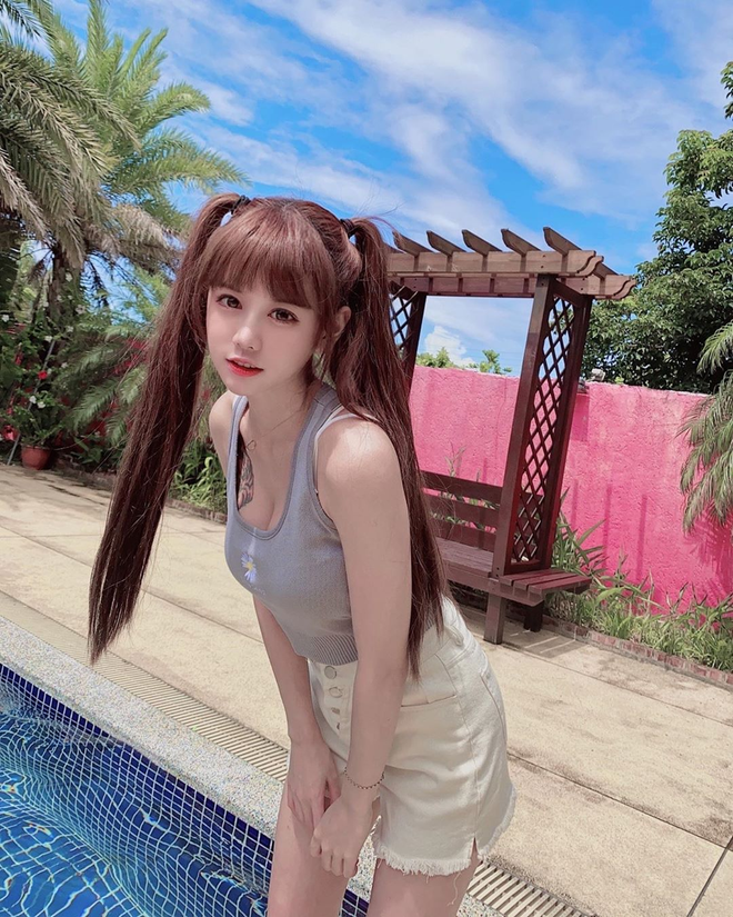 Tập tành làm streamer, hotgirl kẹo ngọt Đài Loan lập kỷ lục khủng chỉ sau một buổi livestream - Ảnh 1.