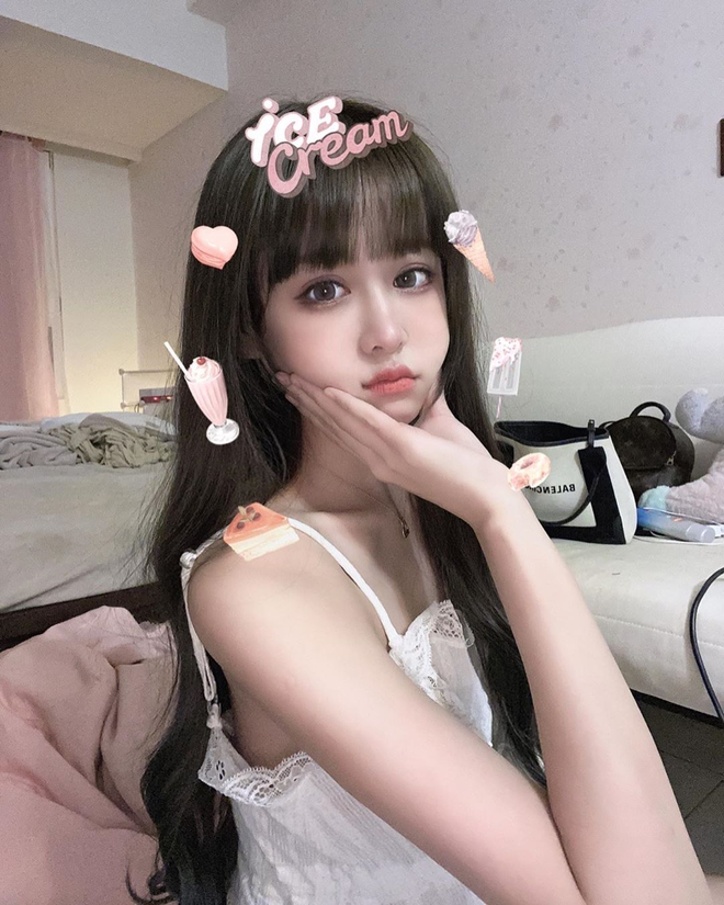 Tập tành làm streamer, hotgirl kẹo ngọt Đài Loan lập kỷ lục khủng chỉ sau một buổi livestream - Ảnh 3.